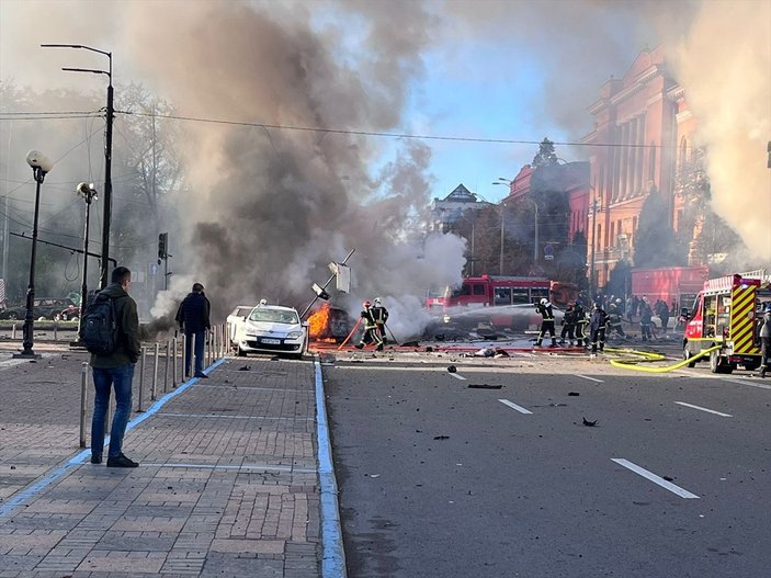 Rus füzelerinden biri Kiev'deki Alman Büyükelçiliği'ne isabet etti