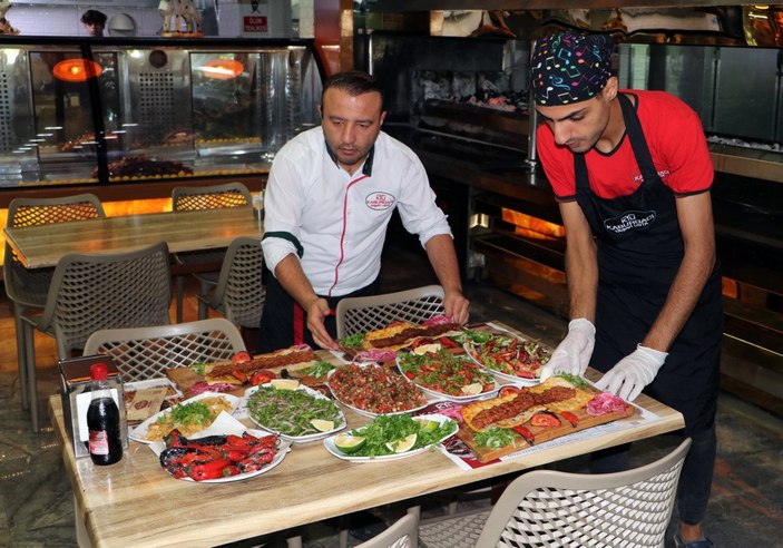 Adana'da kebap mezeleri tartışılıyor