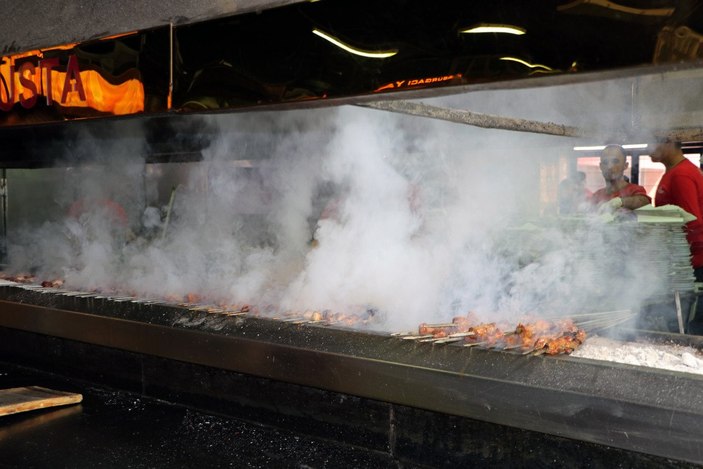 Adana'da kebap mezeleri tartışılıyor