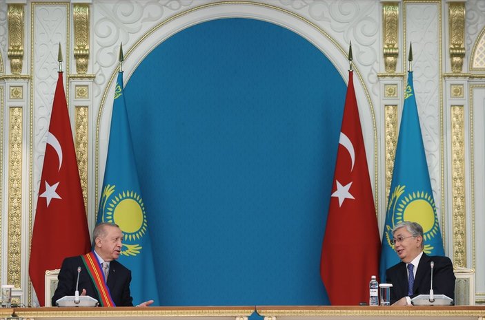 Kazakistan'da Cumhurbaşkanı Erdoğan'a dostluk nişanı takdim edildi