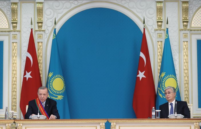 Kazakistan'da Cumhurbaşkanı Erdoğan'a dostluk nişanı takdim edildi