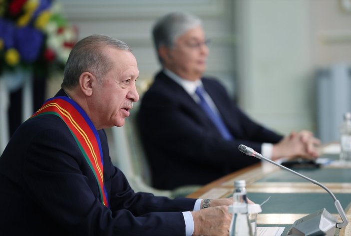 Kazakistan'da Cumhurbaşkanı Erdoğan'a dostluk nişanı takdim edildi