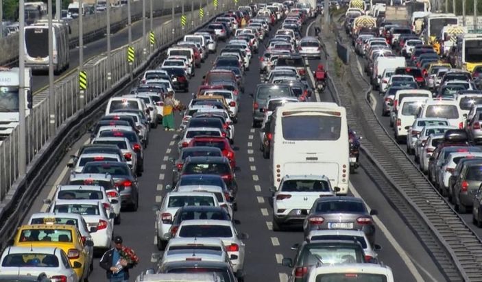 12 Ekim 2022 trafik durumu! Hangi yollar kapalı, trafik yoğunluğu nasıl? İBB trafik yoğunluk haritası!