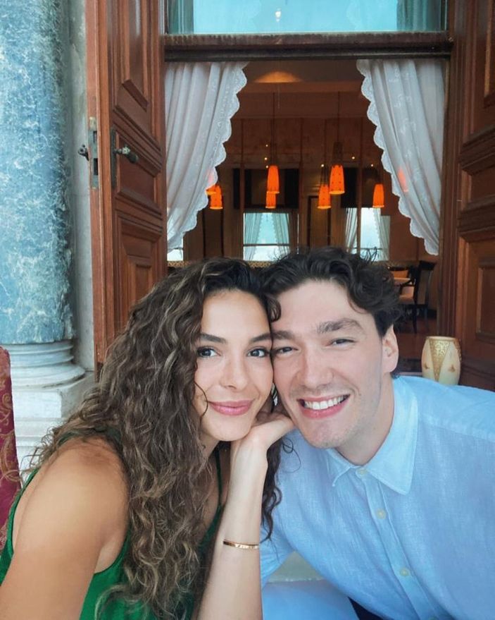 Cedi Osman'la evlenen Ebru Şahin'den mini elbiseli poz! Takipçilerden yorum yağdı: 