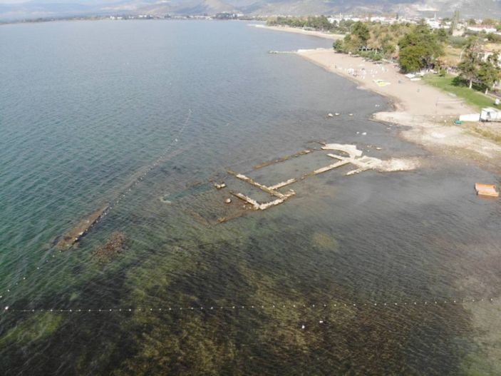 İznik Gölü'nde sular çekildi, 2 bin yıllık tarih ortaya çıktı