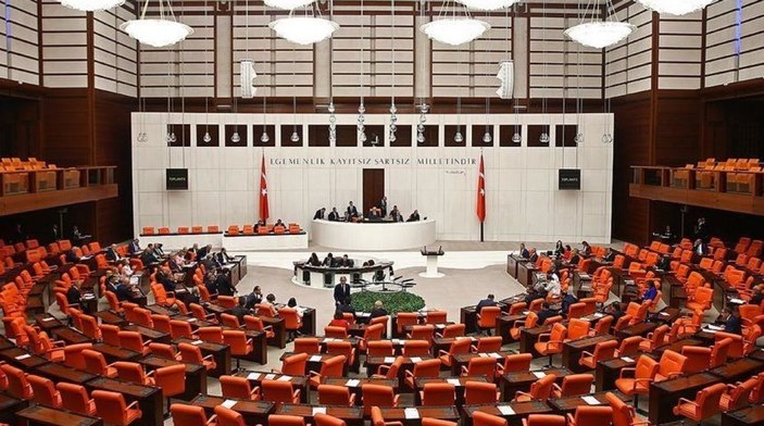 Dezenformasyon ve basın kanunu düzenlemesi TBMM'de kabul edildi