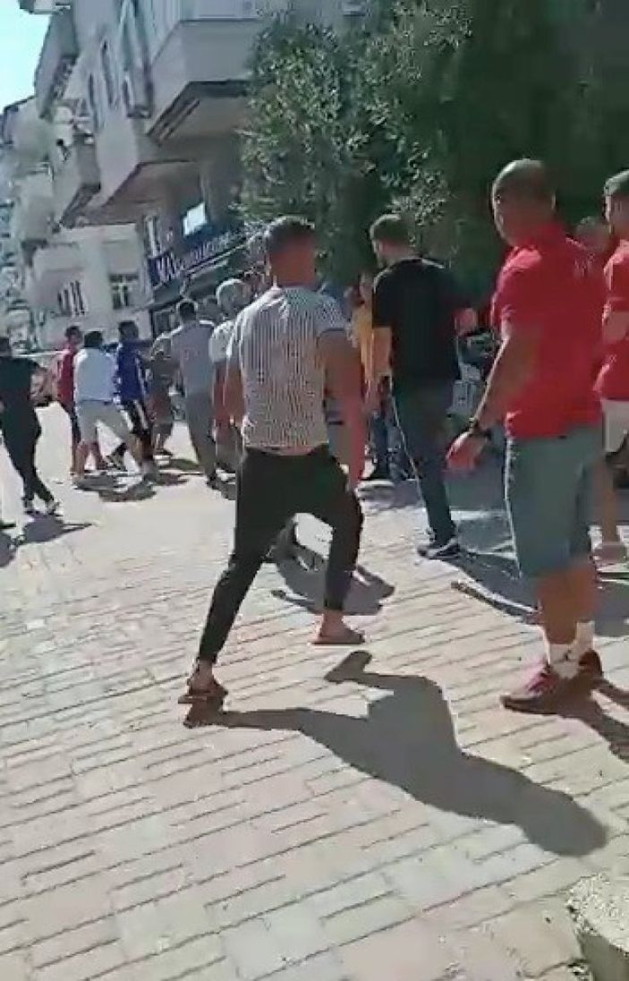 i Antalya'da dilendirdiği karısını para için dövdü