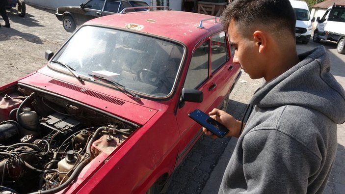 Tokat'ta, 1983 model arabaya kendi yazılımı ile yeni özellikler ekledi