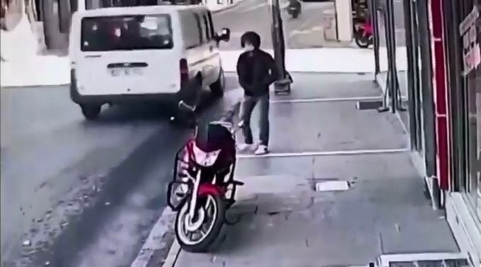 Hatay'da muhtarın motosikletini çalan hırsız yakalandı