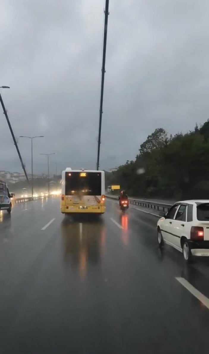 FSM Köprüsü’nde İETT otobüsü, motosikletliye rüzgara karşı siper oldu