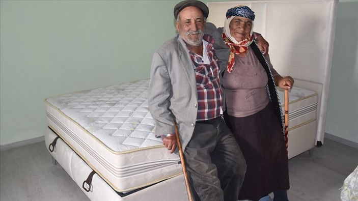 Kars'ta yaşlı çift, kış öncesi hayırsever desteğiyle hayallerindeki eve kavuştu