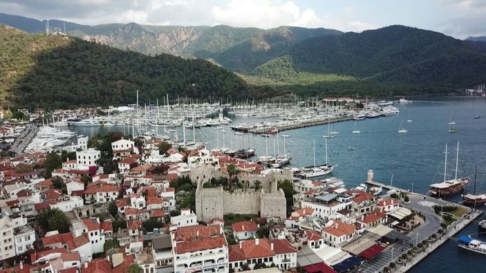 Muğla'da hareketli geçen sezon esnafın yüzünü güldürdü