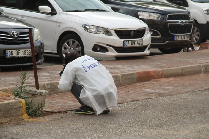 Antalya'da silah sesini duydu tüfeğini saklamak isterken şüpheli oldu