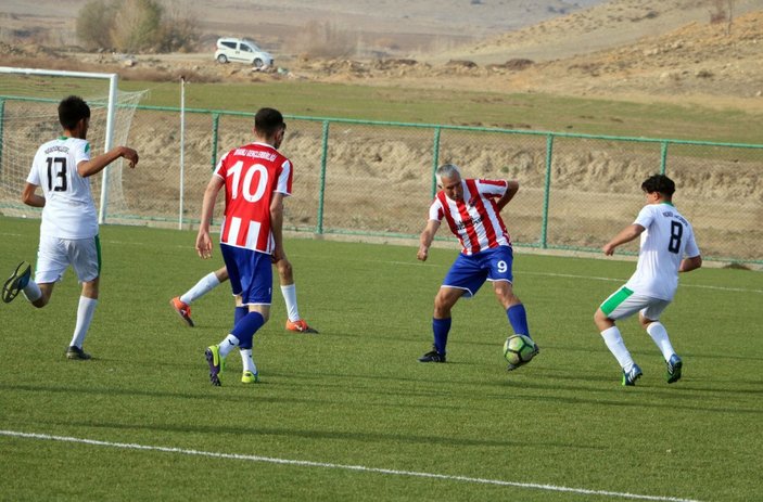 Şerif Kunt: Futbol oynayan en yaşlı oyuncu unvanı için çalışıyorum