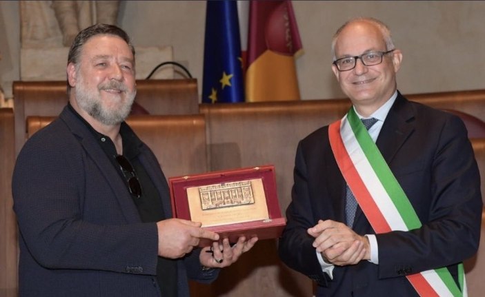 Russell Crowe, Roma'nın elçisi unvanını aldı