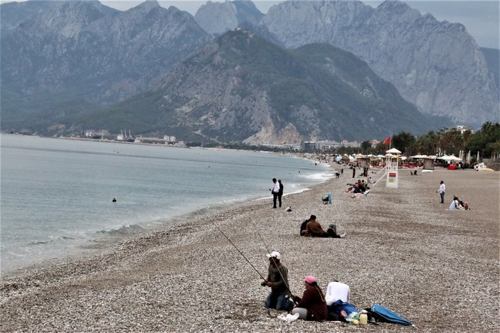 Antalya sahillerinde kış sessizliği yaşanıyor