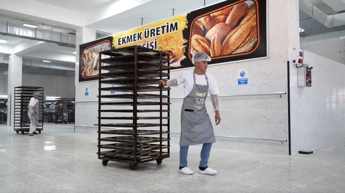 Gaziantep Büyükşehir Belediyesi’nin ekmeğini meslek liseliler üretiyor