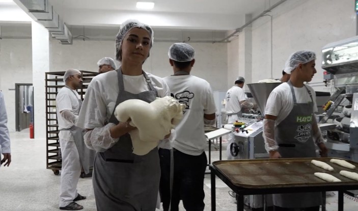 Gaziantep Büyükşehir Belediyesi’nin ekmeğini meslek liseliler üretiyor