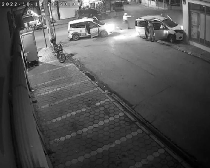Adana'da polisten kaçan şahıslar kaza yaparak durdu