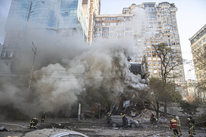 Rus ordusu Ukrayna'nın başkenti Kiev'e saldırı düzenledi