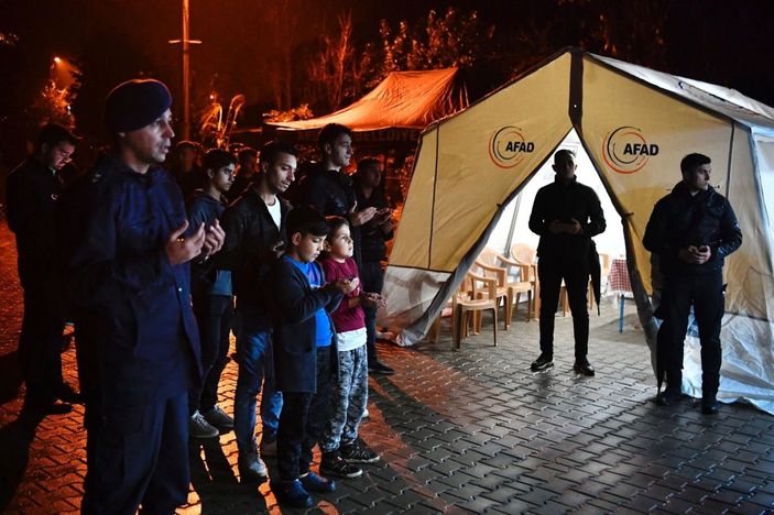 Süleyman Soylu'dan maden şehitlerinin ailelerine taziye ziyareti