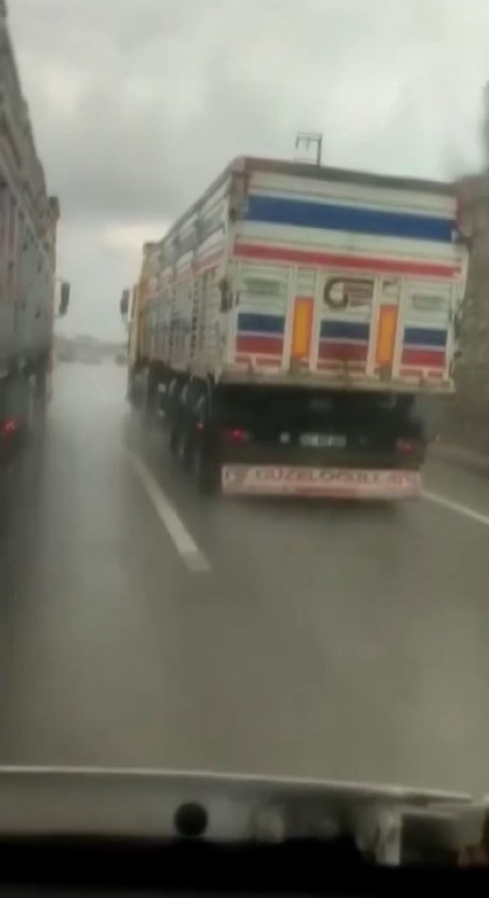 Kocaeli'de 2 kamyon şoförü seyir halindeki otomobil sürücüsünü tehdit etti