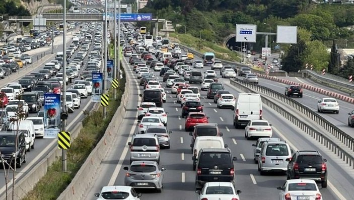 17 Ekim 2022 trafik yoğunluğu nasıl? Hangi yollar kapalı? İBB trafik yoğunluk haritası!