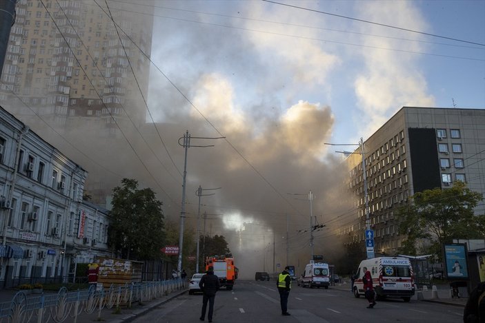 Rus ordusu Ukrayna'nın başkenti Kiev'e saldırı düzenledi