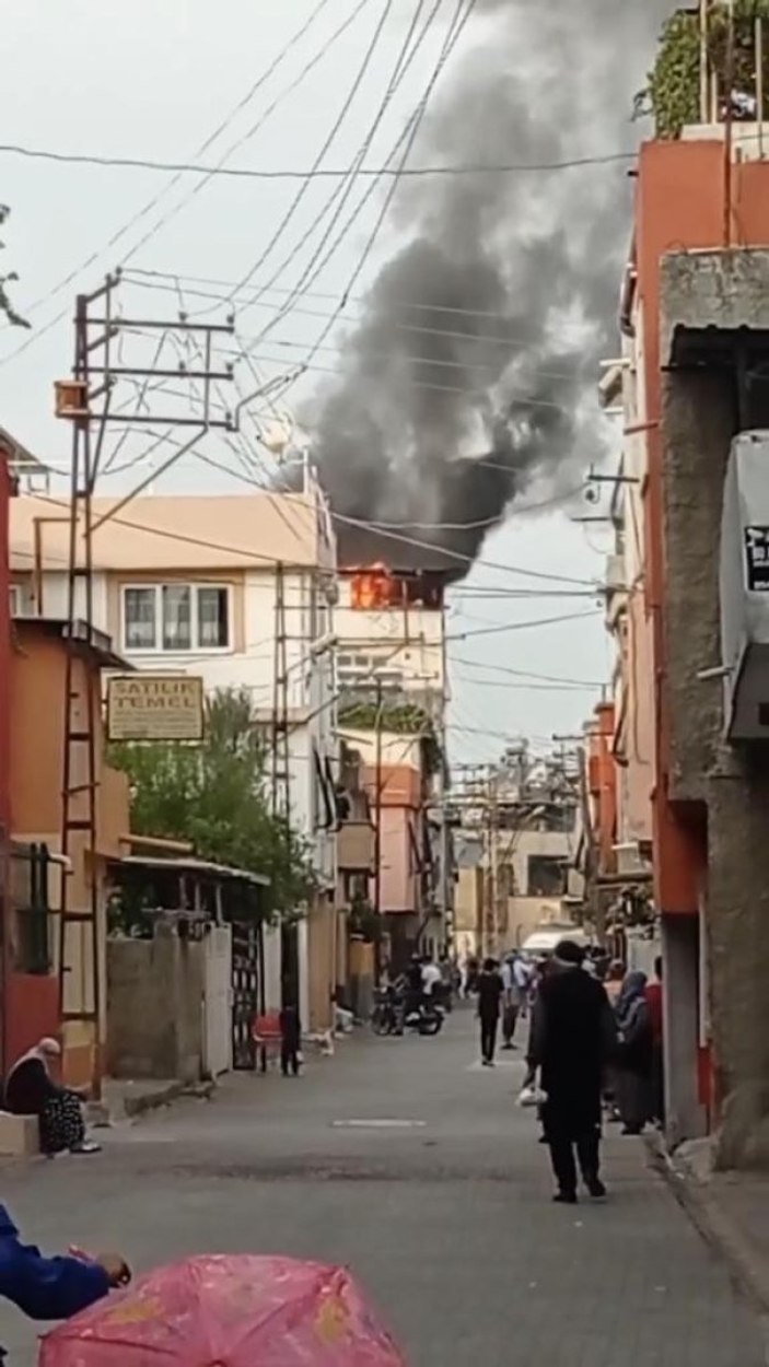 Adana'da odunlukta çıkan yangın korku dolu anlar yaşattı
