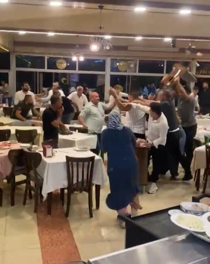 i Mersin’de şarkı isteyen müşteriye meydan dayağı