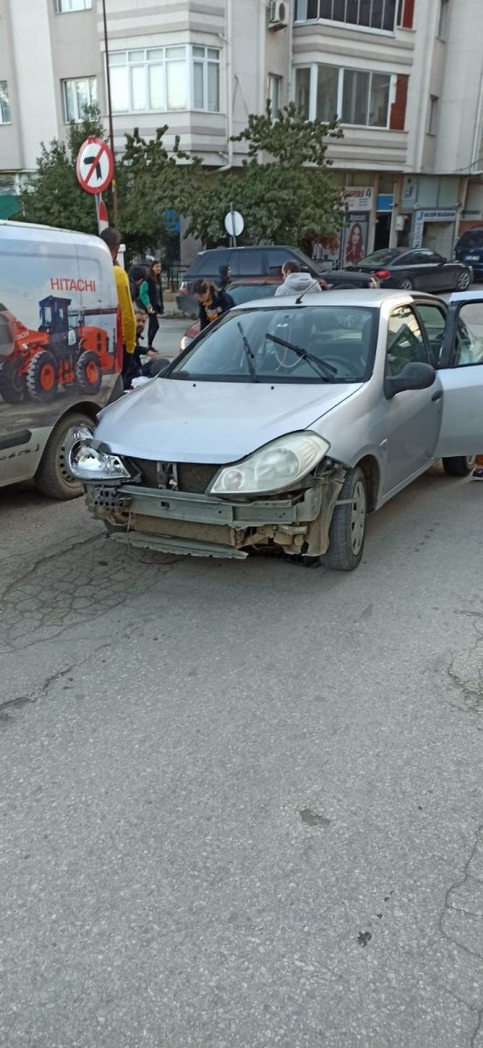 Edirne'de otomobil ile motosiklet çarptıştı: 2 yaralı