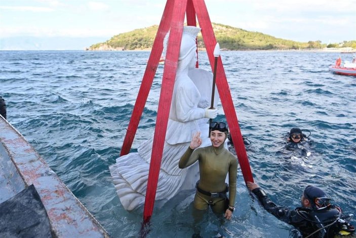 Balıkesir'de su altı turizmi için koylara heykel yerleştirildi