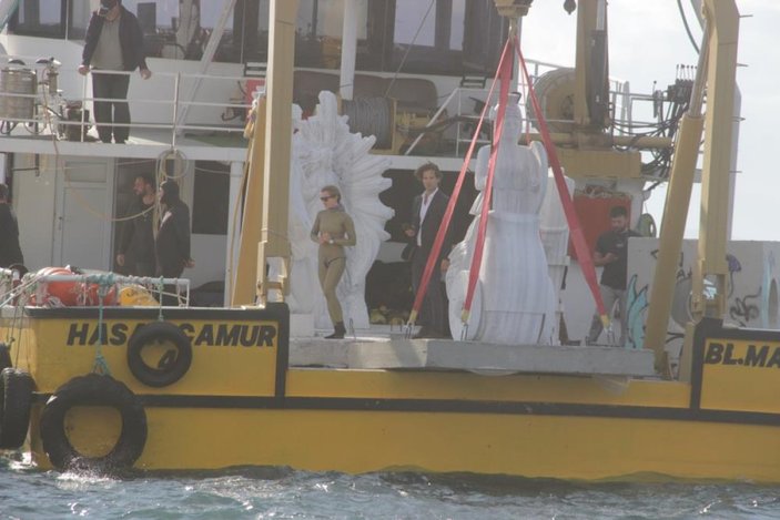 Balıkesir'de su altı turizmi için koylara heykel yerleştirildi