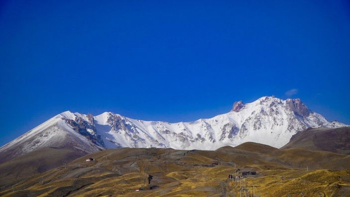 Erciyes Dağı beyaz gelinliğini giydi