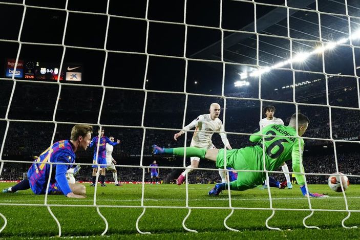 i Barcelona, Inaki Pena'nın sözleşmesini uzatıyor