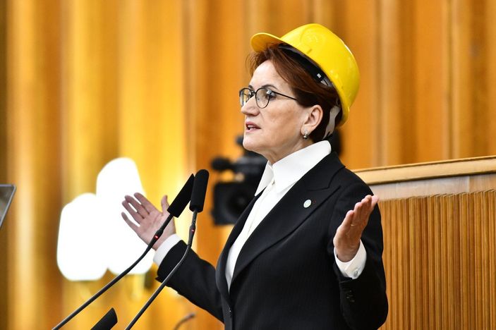 Meral Akşener kürsüye baretle çıktı