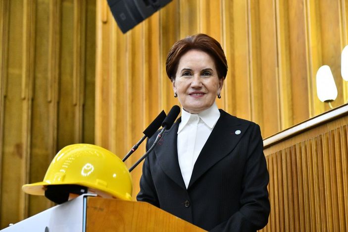 Meral Akşener kürsüye baretle çıktı