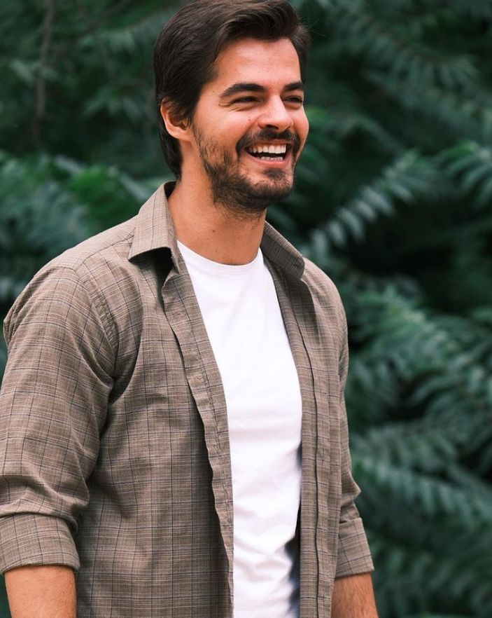 Berk Atan ve Melis Tüzüngüç'ün samimi halleri dikkat çekti