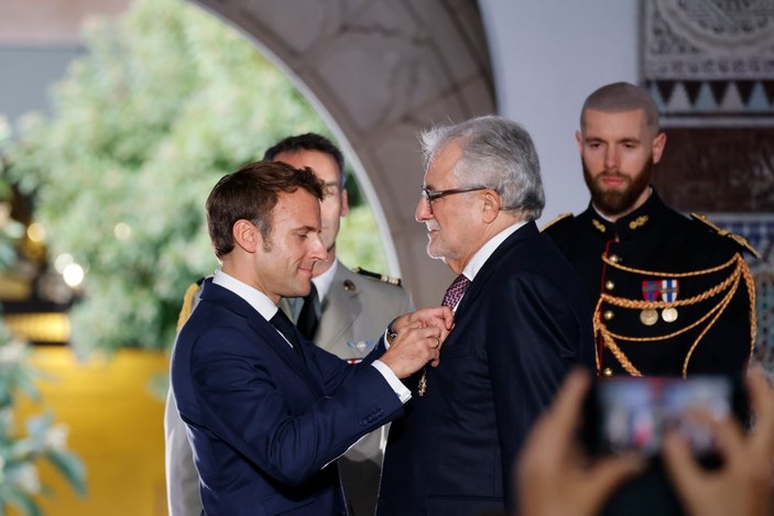 Emmanuel Macron, Paris’teki Büyük Camii’yi ziyaret etti