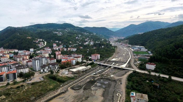 d Kastamonu'da taşan Ezine Çayı kenarındaki okul projesine tepki