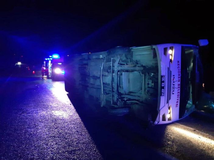 Yozgat'ta, cenazeye giden otobüs kaza yaptı