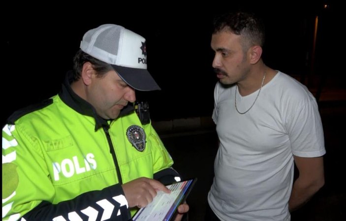 Aksaray'da alkollü sürücü ceza alacağını anlayınca basın mensuplarına saldırdı