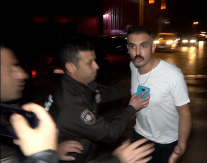 Aksaray'da alkollü sürücü ceza alacağını anlayınca basın mensuplarına saldırdı