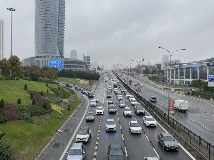İstanbul'da yağış trafik yoğunluğunu yüzde 47'ye çıkardı