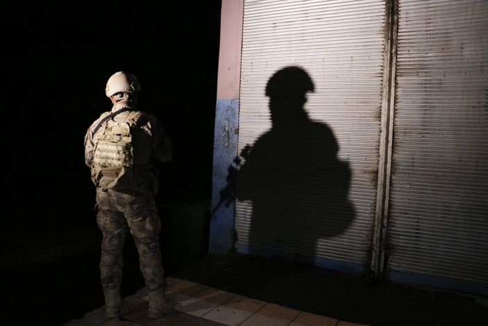 a Adana'da uyuşturucu operasyonu: 27 şüpheli gözaltı