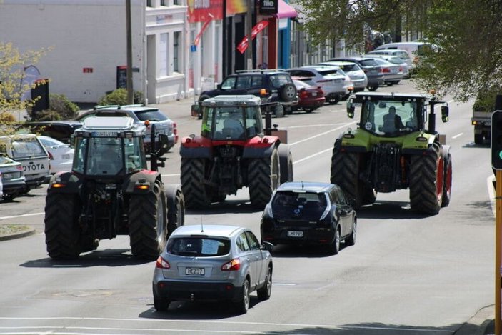 Yeni Zelanda'da çiftçiler, gaz vergisine karşı sokaklara döküldü