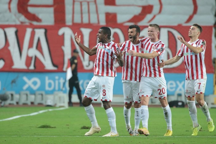 Antalyaspor, İstanbulspor'u son dakika golüyle yendi