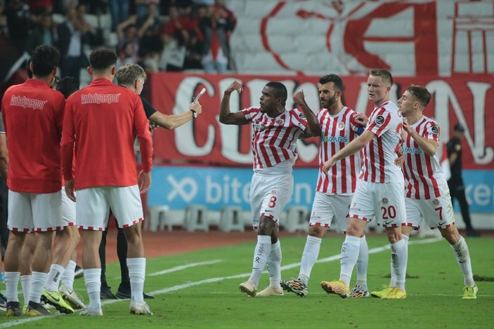 Antalyaspor, İstanbulspor'u son dakika golüyle yendi