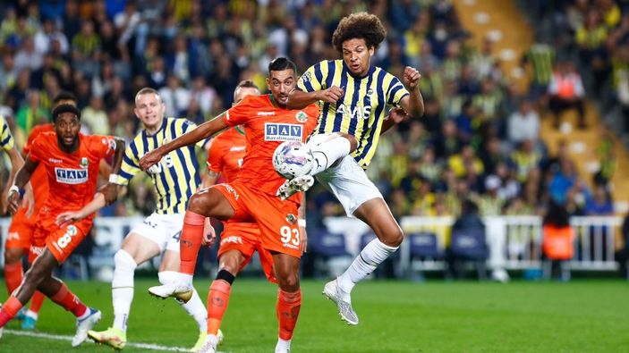 Willian Arao, ilk 11'i bekliyor
