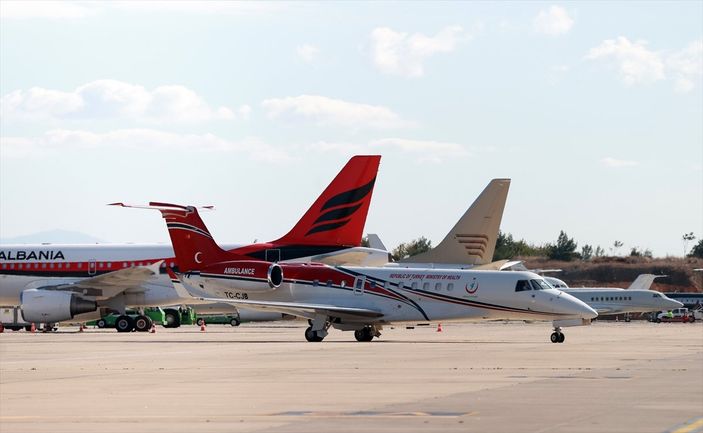 a Binali Yıldırım ambulans uçakla İstanbul'a getirildi